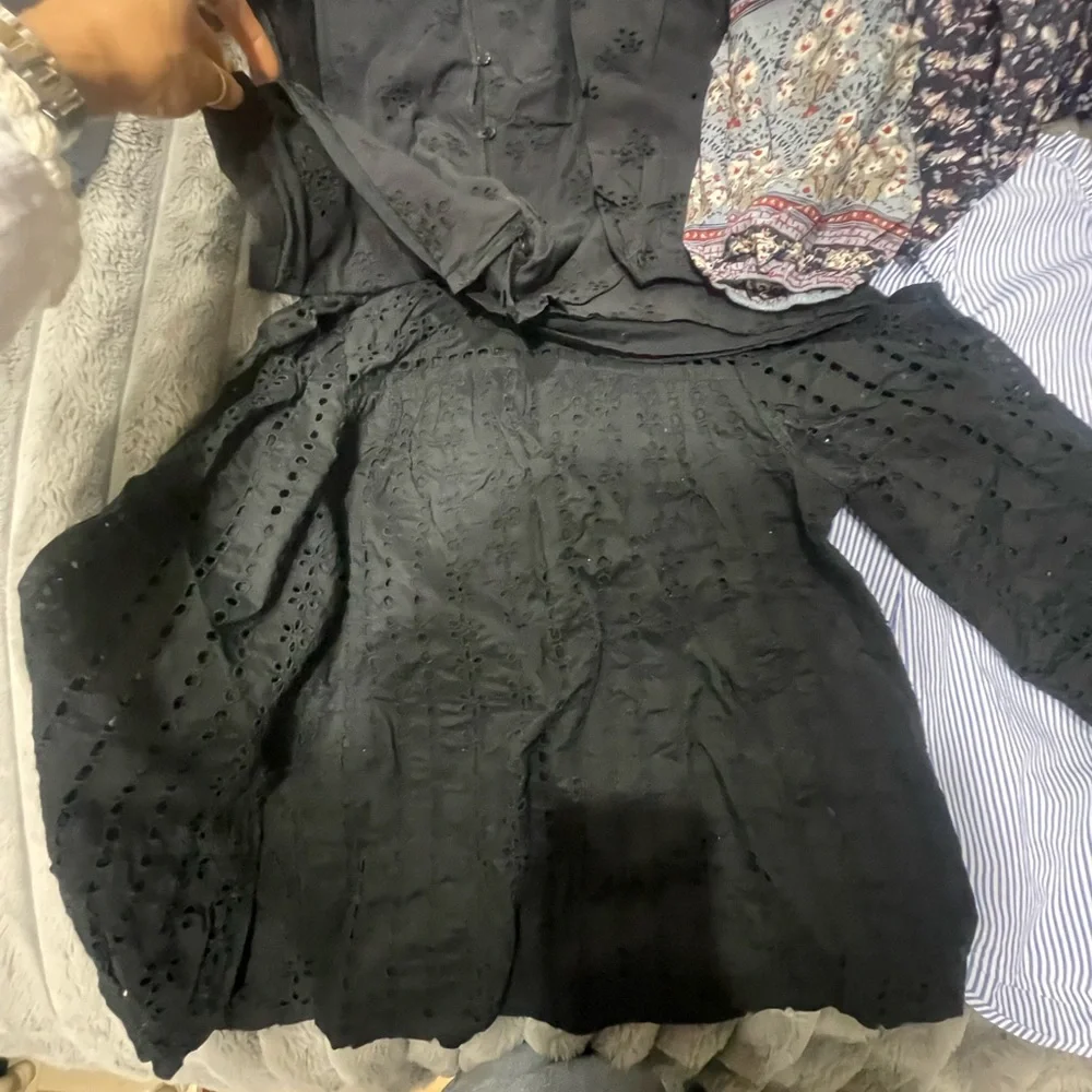 Assorted 16 Women's Blouses Collection - Picture 5 of 16